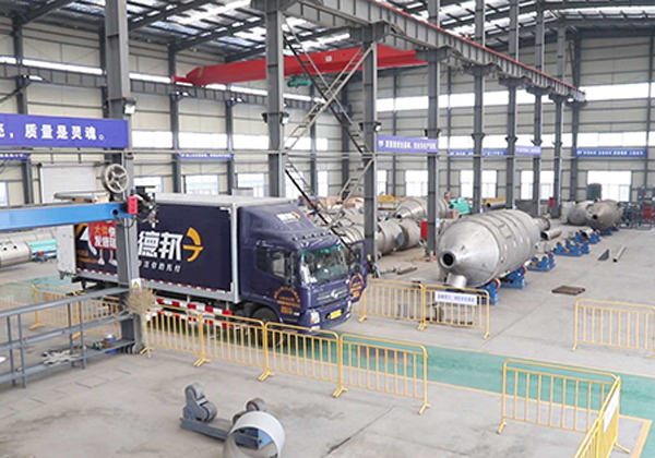 康景辉蒸发器生产车间